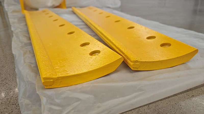 Carbide cutting edge fitted to a plow moldboard