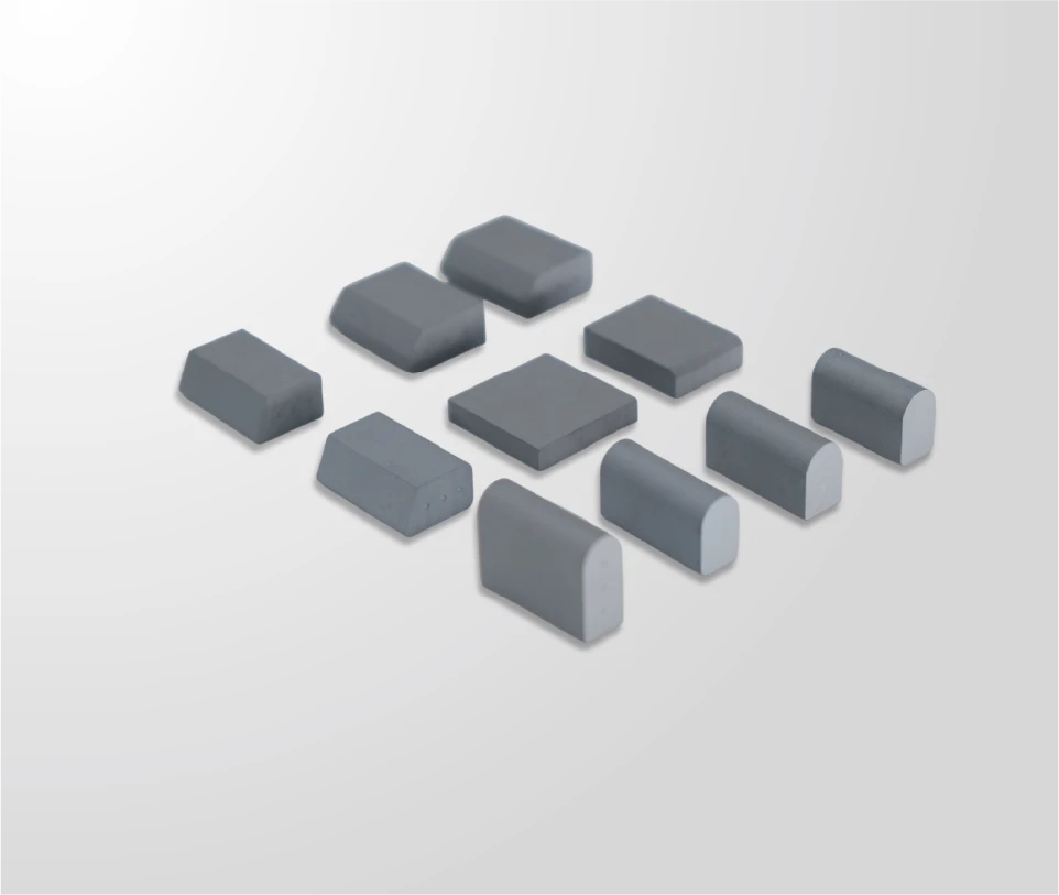 Set of tungsten carbide inserts for snow plow cutting edges
