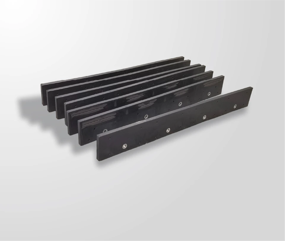 JOMA style rubber-flex snow plow blade with carbide wear segments